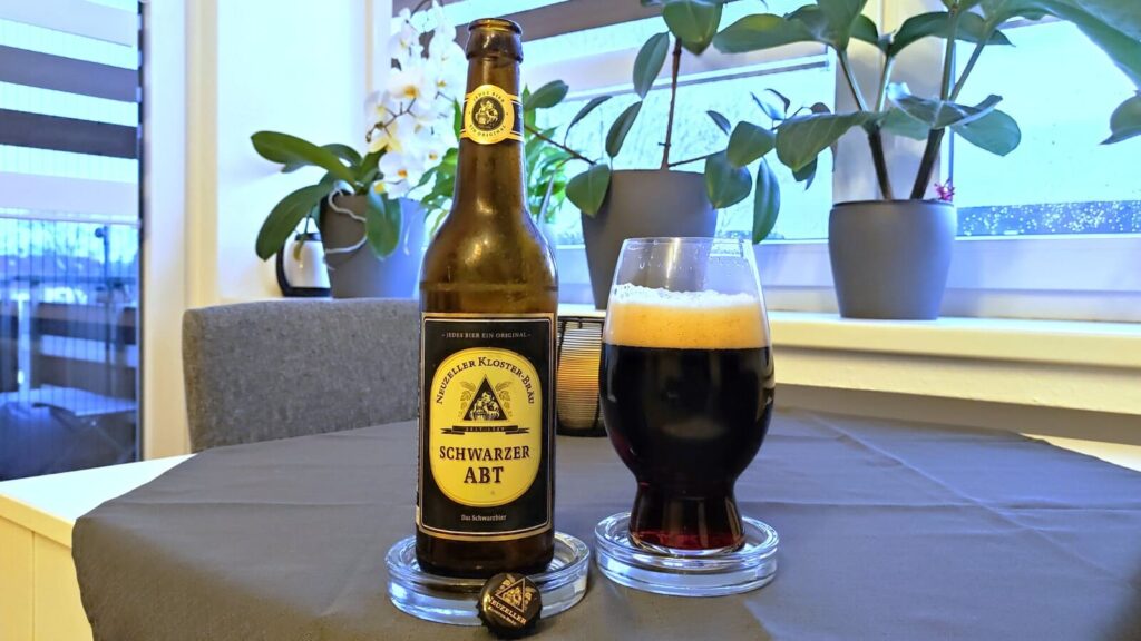 Neuzeller Schwarzer Abt eingeschenkt im Biertest