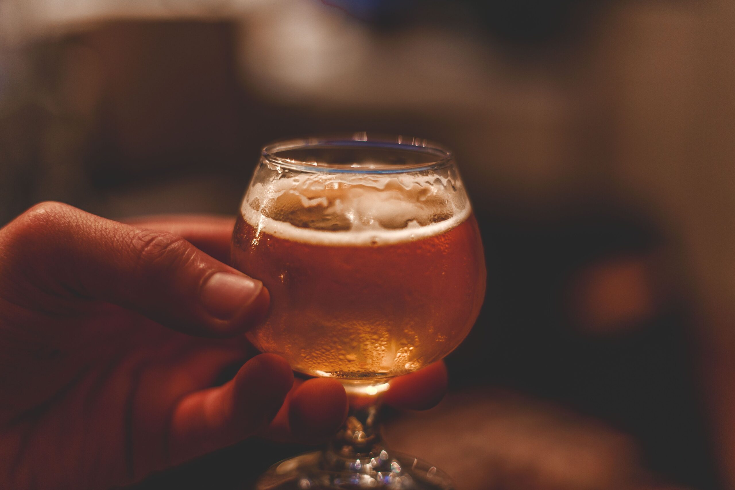 Wie lange ist Alkohol im Urin & Blut nachweisbar EtG-Guide