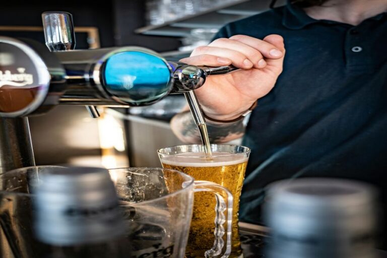 Bierverkostung zuhause: Ablauf und Bewertung leicht gemacht