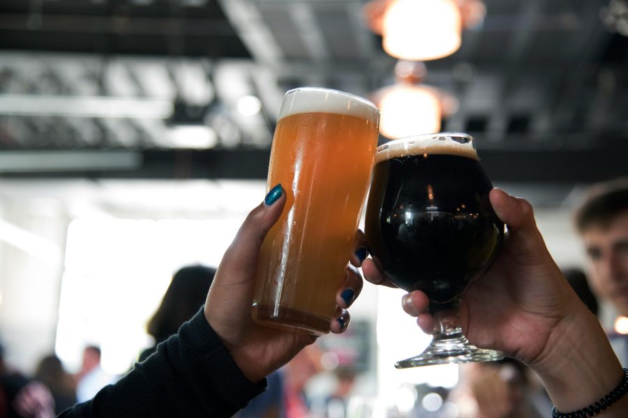 Winterliche Biergenüsse: Die Geschichte und Vielfalt von Stouts und Porters im Winter