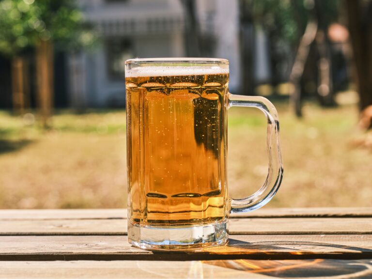 Schafkopf, Watten, Schocken Welche Spiele zum Bier im Wirtshaus gehören