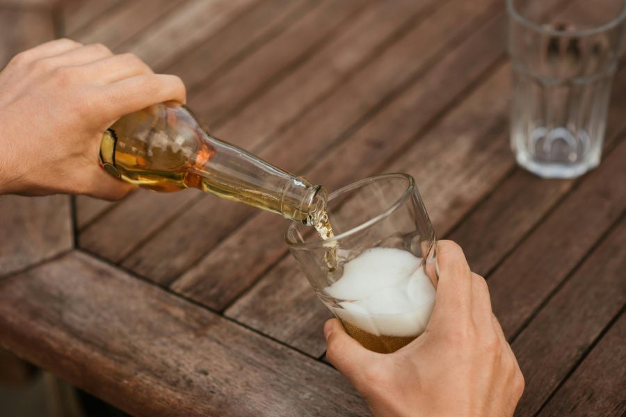 Bier aus der Dose oder Flasche: Schmeckt man den Unterschied wirklich?